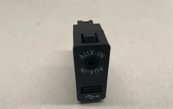 BMW 3 F30 F35 F31 USB socket connector 84109229247 9229247