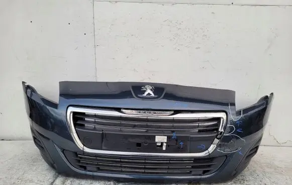Peugeot 5008 Front bumper