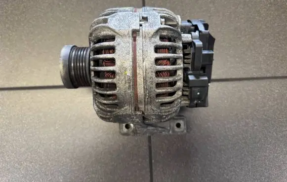 Volvo XC90 Generator/alternator 30667788 0124625024