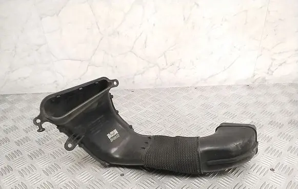 Jaguar XF X250 Air intake duct part 8X239A673AB