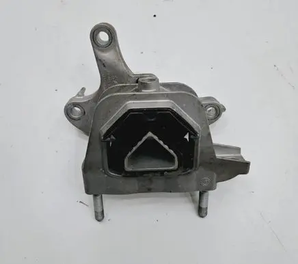 Peugeot 208 Engine mount bracket 9826551380