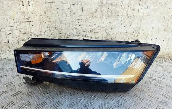Skoda Octavia Mk4 Headlight/headlamp 5E4941015 030111823100 1401000585