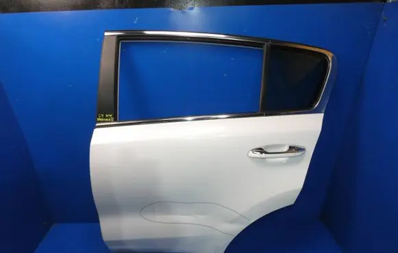 KIA Sportage Rear door 