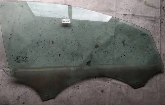 Ford Mondeo Mk III Front door window glass four-door as2