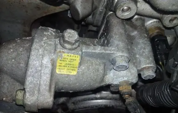 Mitsubishi Carisma Engine coolant pipe/hose