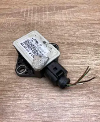 Audi A4 S4 B7 8E 8H ESP acceleration yaw rate sensor 8E0907637B WithPlug