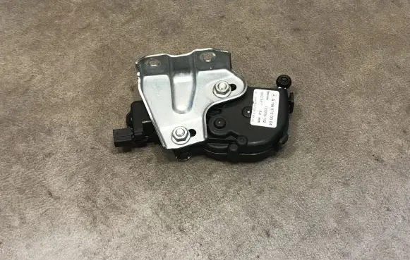Mercedes-Benz GL X166 Vent window/glass motor A1666700004