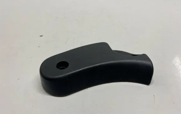 Engine bonnet (hood) release handle