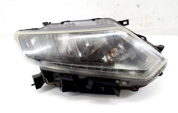 Nissan X-Trail T32 Headlight/headlamp