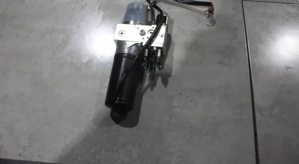 Ford Focus Electric sunroof installation DAI1106663 07045204002 9410454