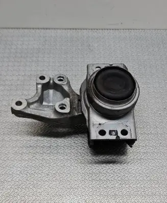 Citroen DS5 Engine mount bracket 9681855180