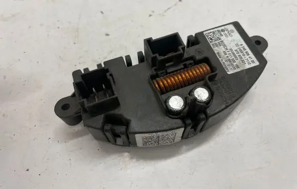 Skoda Octavia Mk3 (5E) Heater blower fan relay 8T0820521