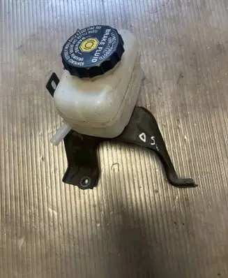 Lexus RX 300 Brake fluid reservoir 13231140330