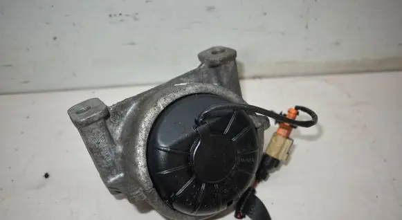 Engine mount bracket