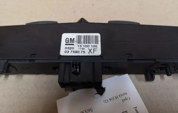Opel Astra H A set of switches 13100105 03758075