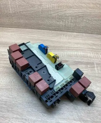 Renault Clio II Fuse module 21650985 216509853A