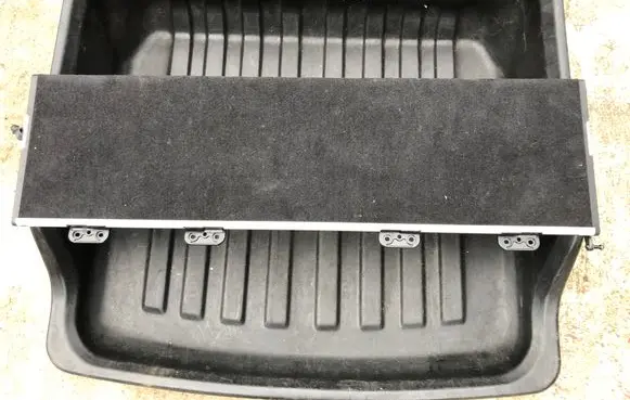 Trunk/boot sill cover protection
