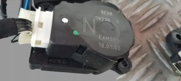 Mercedes-Benz S W220 A/C air flow flap actuator/motor 38236