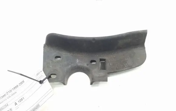 Rear arch fender liner splash guards