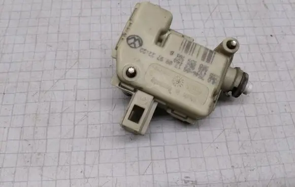 Volkswagen Golf IV Central locking motor 1J6862159 3B0959781B