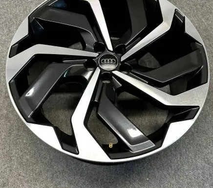 Audi e-tron R21 alloy rim 4KE601025A