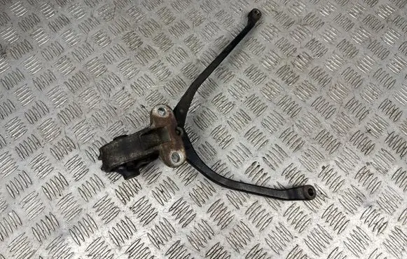 Engine mount bracket