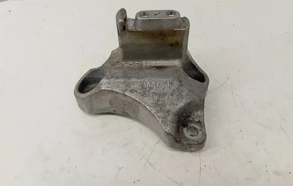 Citroen C4 II Picasso Gearbox mounting bracket 9807982780