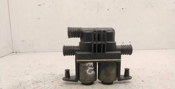 BMW 5 E39 Coolant heater control valve 8374995 1147412137