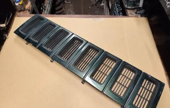 Jeep Cherokee XJ Front grill 55054889