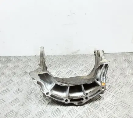 Engine mounting bracket