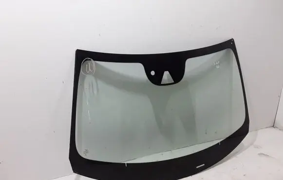 Volvo S60 Front windscreen/windshield window 32368964