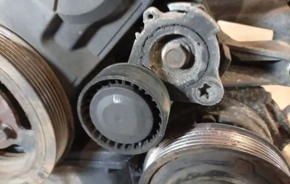 Opel Antara Generator/alternator belt tensioner