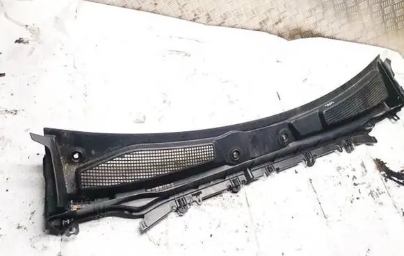 Mercedes-Benz EQB Wiper trim a2478300101 18321224c