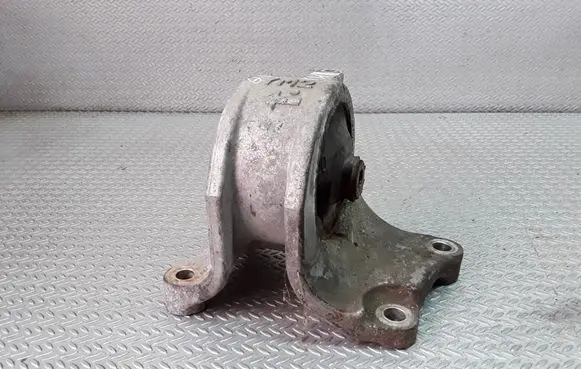 Nissan Almera Tino Engine mount bracket