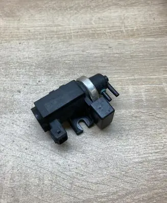BMW 5 E60 E61 Vacuum valve 2247906