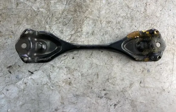 Toyota Land Cruiser (J120) Battery bracket 