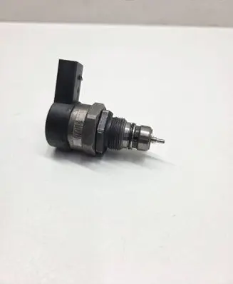 BMW 5 E60 E61 Fuel pressure regulator 0281002738 180706 30623381