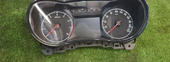 Opel Corsa E Speedometer (instrument cluster) 39204203