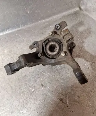 Opel Astra H Front wheel hub 13156047