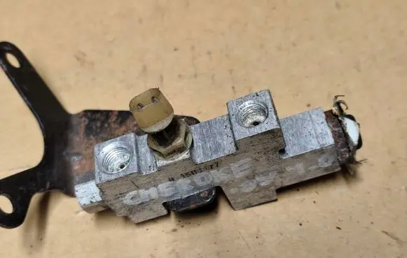 Jeep Cherokee XJ Brake power pressure regulator P52128421AA
