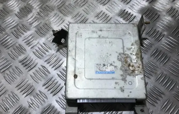 Mazda 323 Engine control unit/module e2t84936m z5735r1