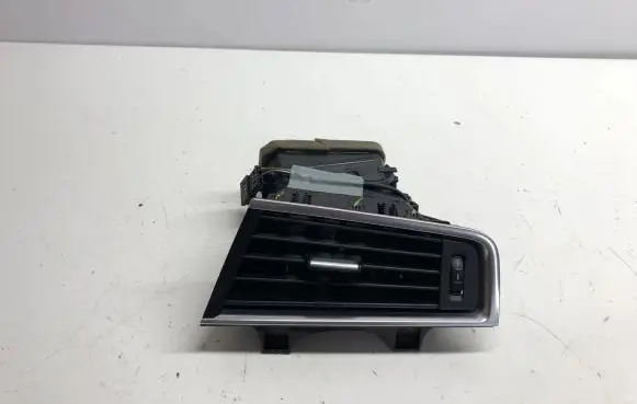 BMW 5 GT F07 Dashboard air vent grill cover trim 16828110