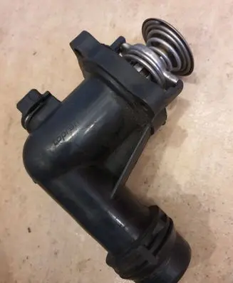 Volkswagen Touran II Thermostat housing 4105A50 501310