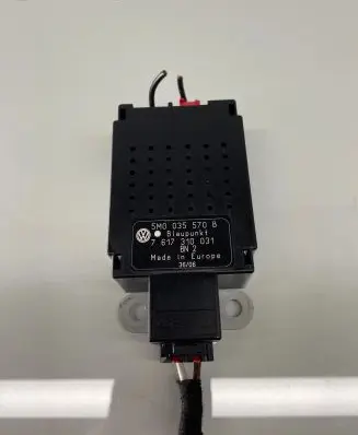 Volkswagen Golf V Aerial antenna amplifier 5M0035570B 7617310031