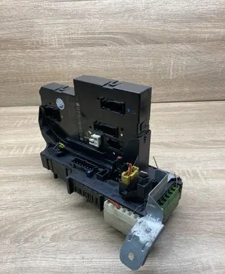 Mercedes-Benz C W204 Fuse module 2049005601 2049011901 5DK009225