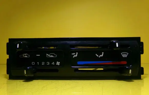 Nissan Sunny Climate control unit 2107C4