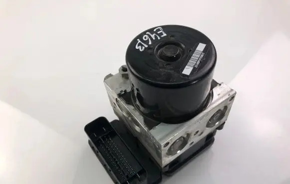 Volvo V70 ABS Pump 31329139