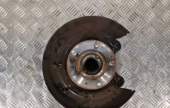 Opel Zafira C Rear wheel hub 12778854
