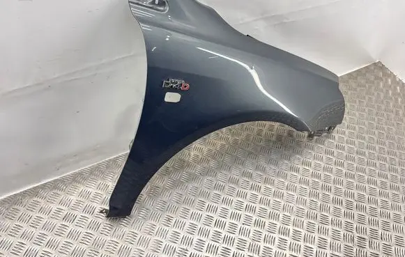 Toyota Avensis T250 Fender 