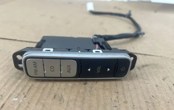 Nissan Leaf I (ZE0) Head unit multimedia control 210484